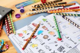 STABILO EASYcolors zsírkréta jobbkezeseknek - 24 db-os készlet (4)
